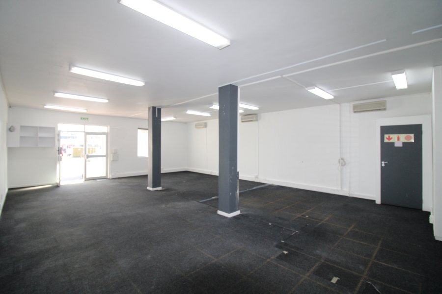 To Let commercial Property for Rent in Roundhay Western Cape